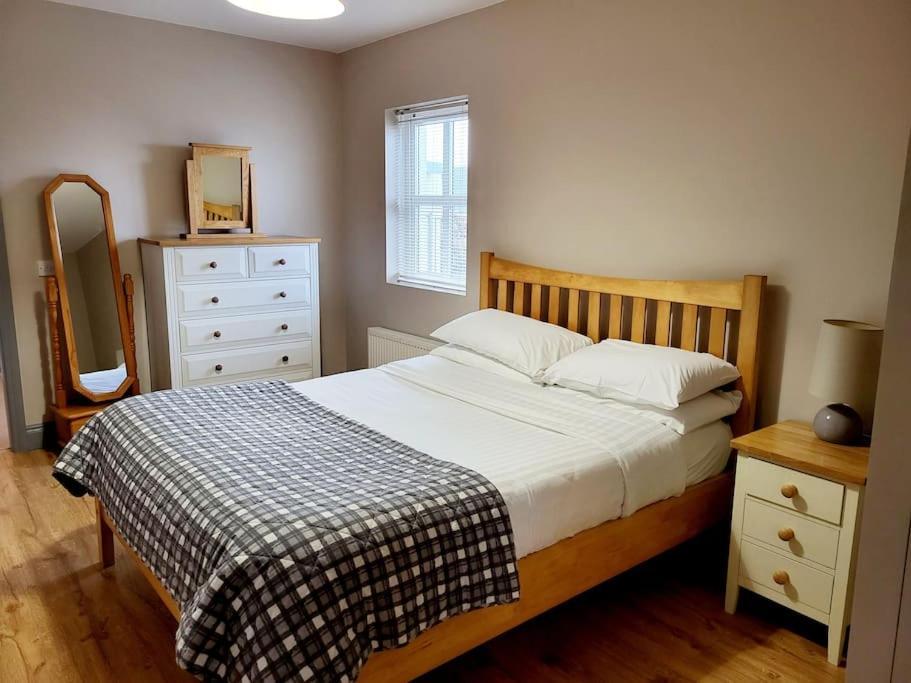 Clairhouse Accommodation ลาฮินช์ ภายนอก รูปภาพ