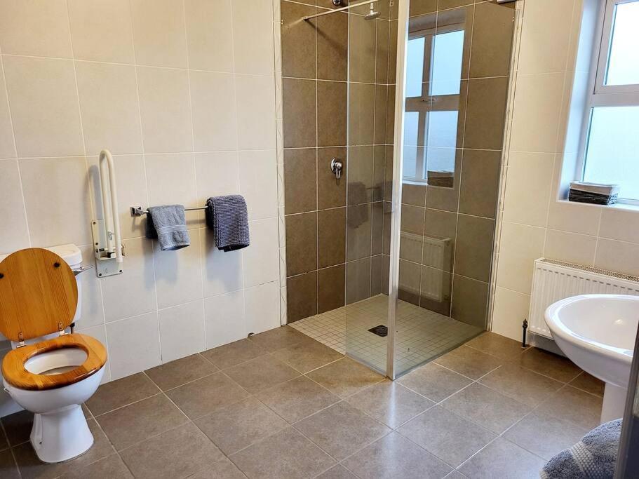 Clairhouse Accommodation ลาฮินช์ ภายนอก รูปภาพ
